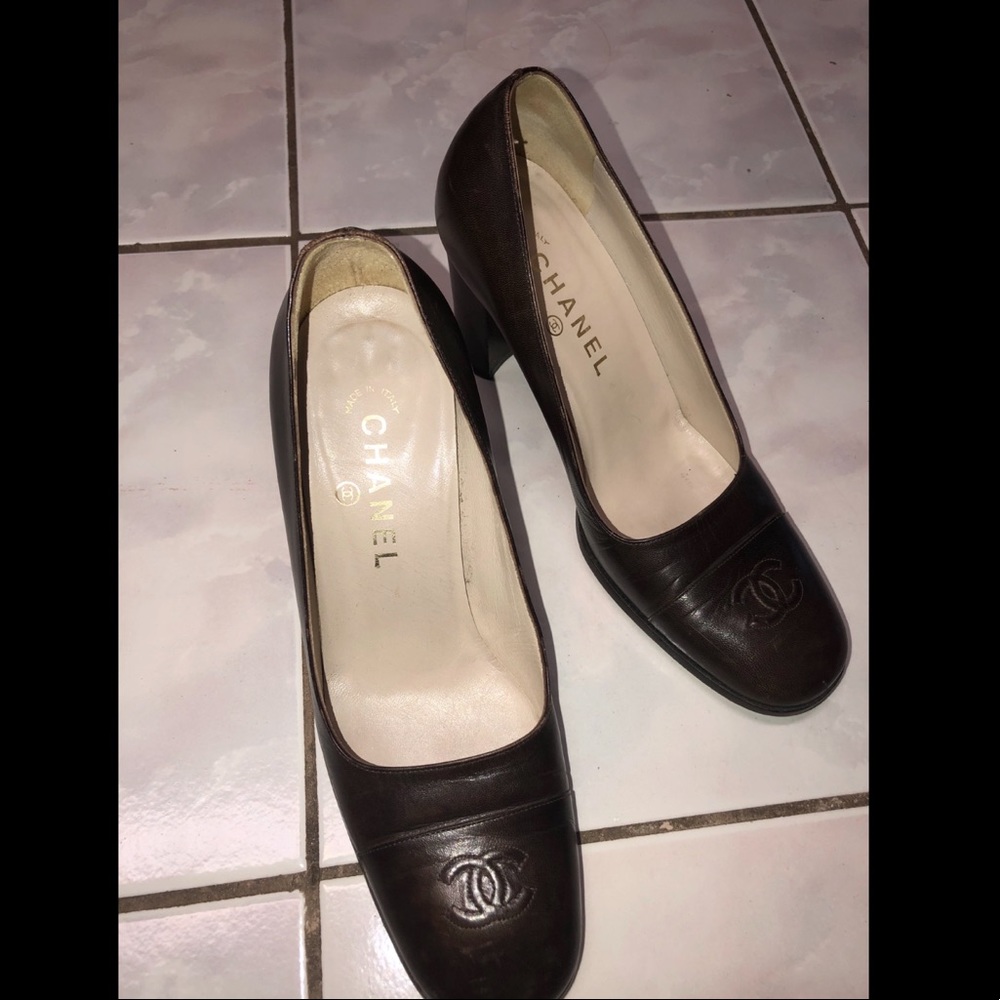 Vintage Chanel leather pump shoes